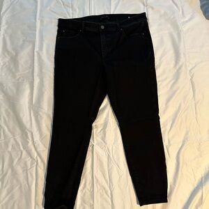 ANN TAYLOR - Curvy Fit - Black Jeans